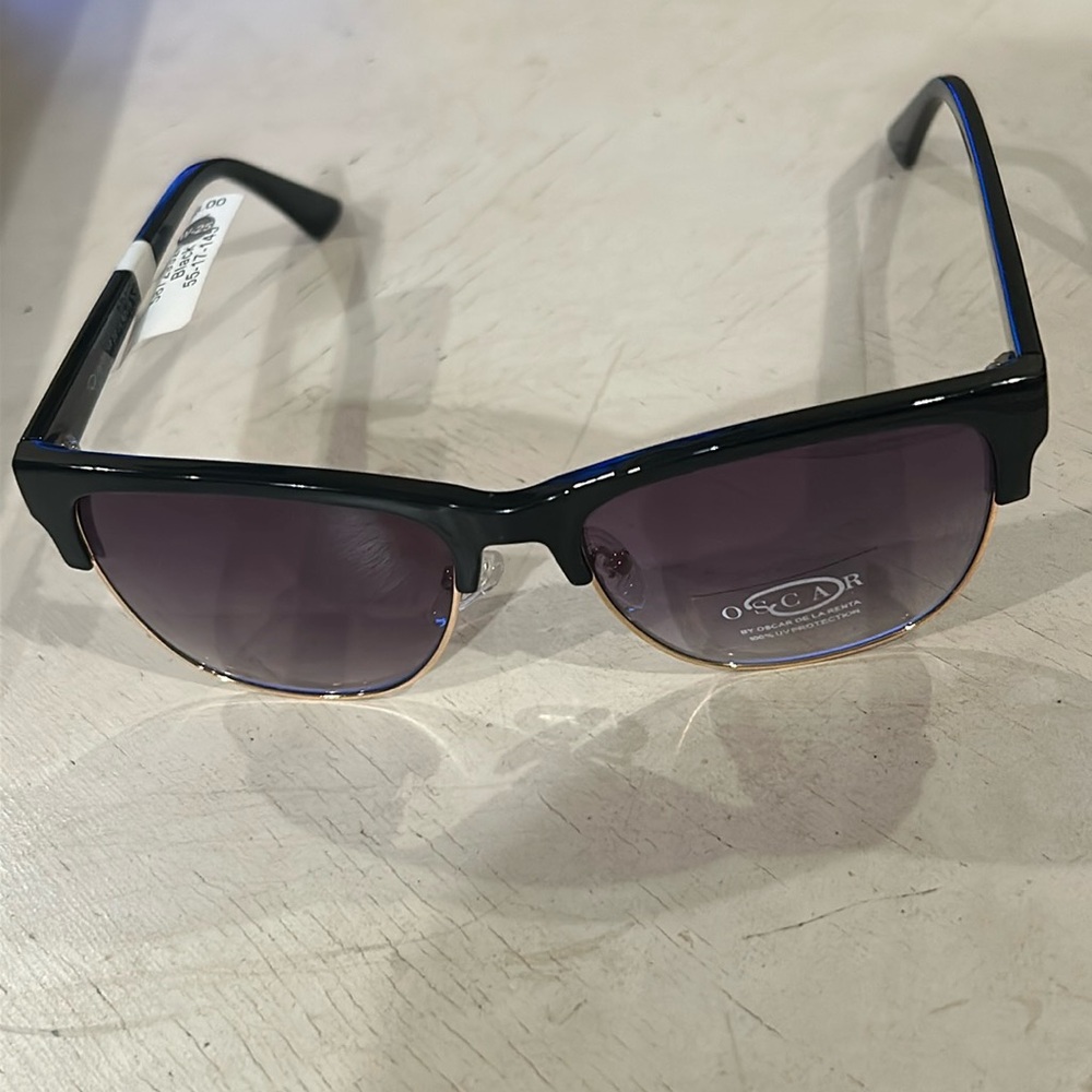 Oscar de la Renta black sunglasses NWT